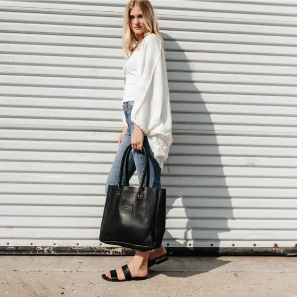 NEW Parker Clay Leather Signature Tote Bag in Black with "B" engraving - Picture 6 of 6